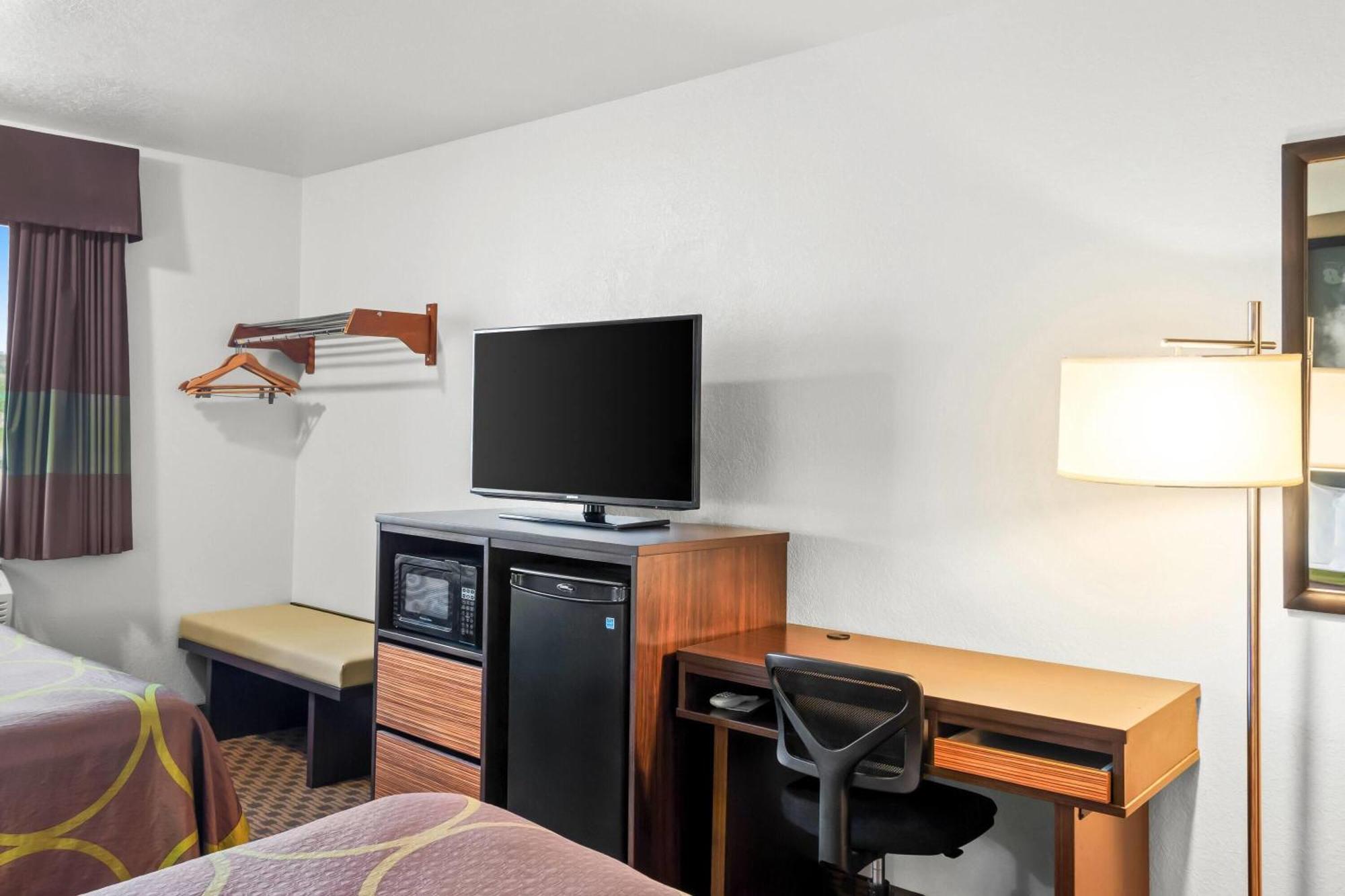 Super 8 By Wyndham Santa Rosa Hotel Exterior photo